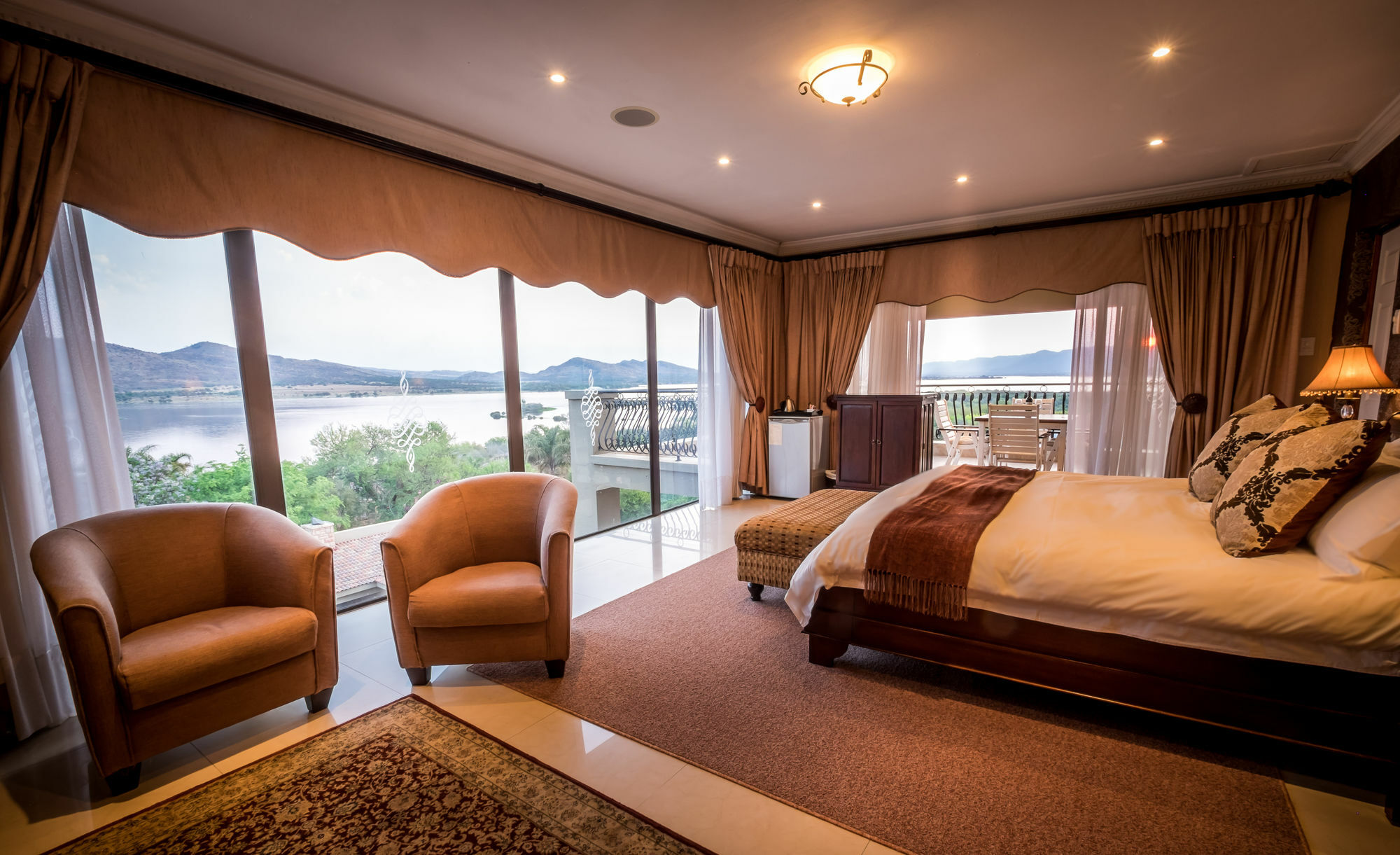 Chateau La Mer Exclusive Guesthouse & Spa Хартбееспоорт Екстериор снимка